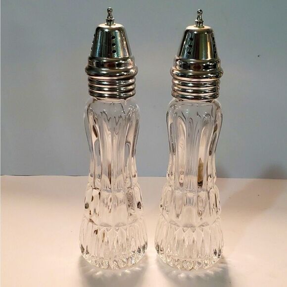 Mikasa Crystal Salt and Pepper Shakers - Picture 1 of 4